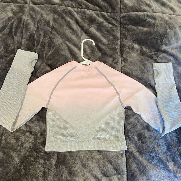 GymShark Cropped Long Sleeve Workout Shirt - Picture 2 of 2